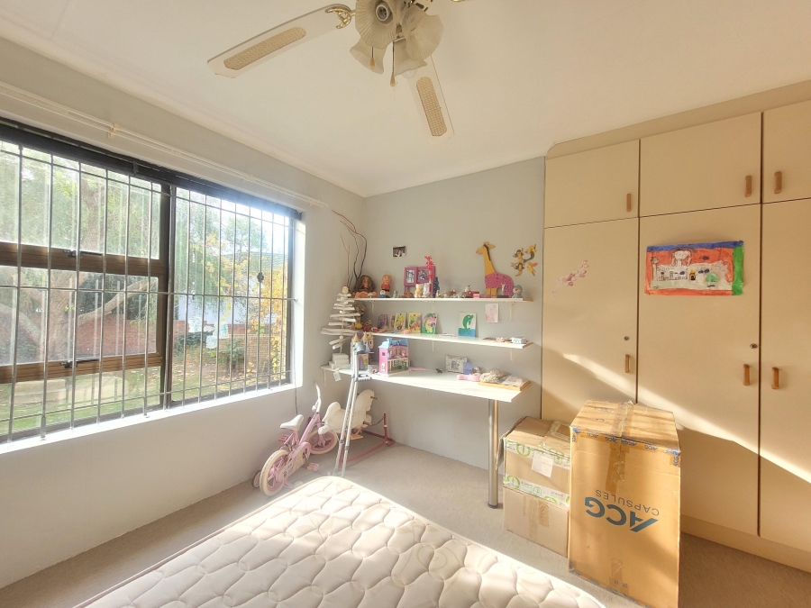 To Let 4 Bedroom Property for Rent in Wavecrest Eastern Cape